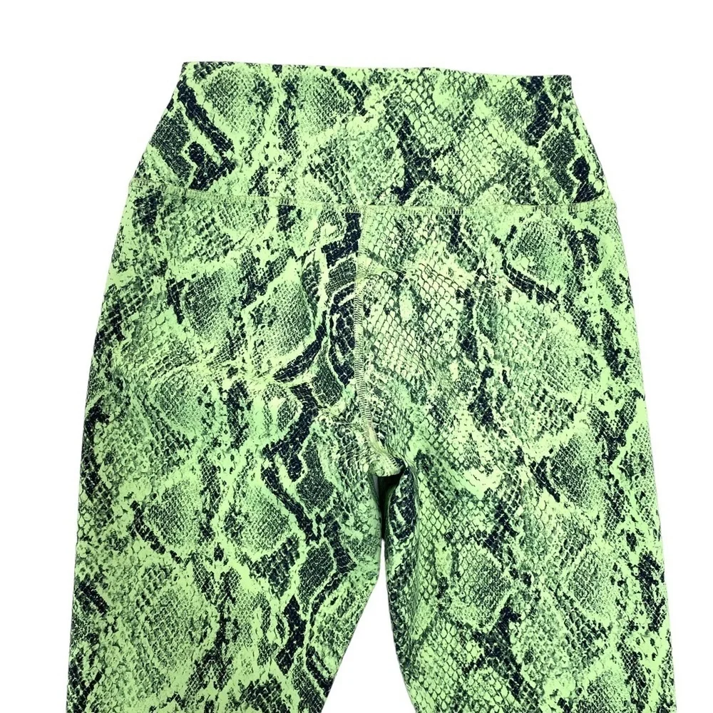 ALO Yoga Green Snakeskin Vapor Full length Leggings in Neon Green